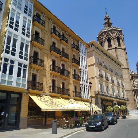 Отель Flats Friends Plaza De La Reina Валенсия Экстерьер фото
