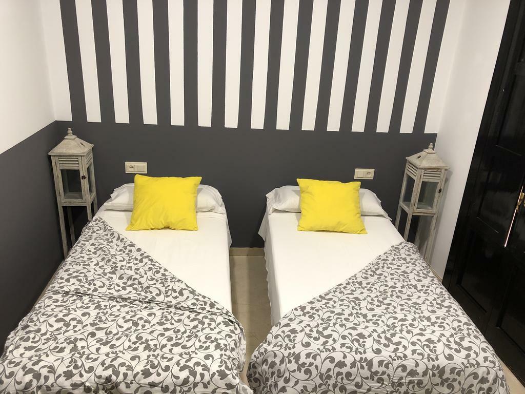 Отель Flats Friends Plaza De La Reina Валенсия Номер фото